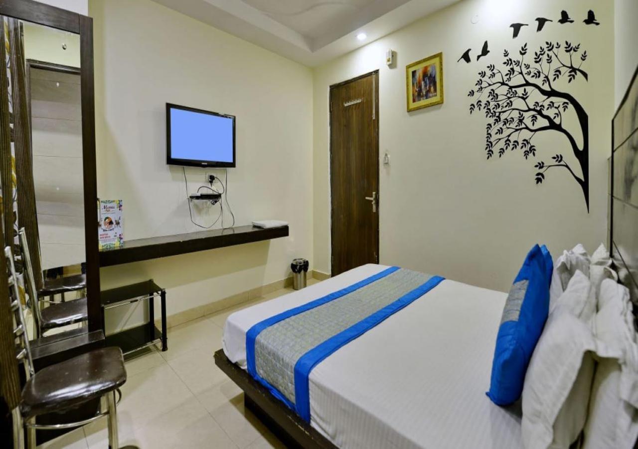 Hotel Green Snapper'100 M From Delhi University Near Isbt Kashmiri Gate นิวเดลี ภายนอก รูปภาพ