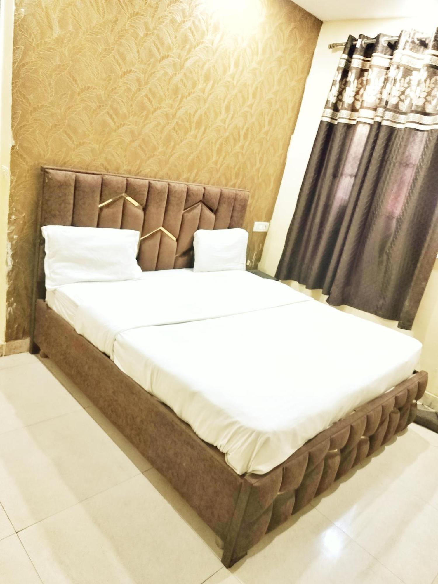 Hotel Green Snapper'100 M From Delhi University Near Isbt Kashmiri Gate นิวเดลี ภายนอก รูปภาพ