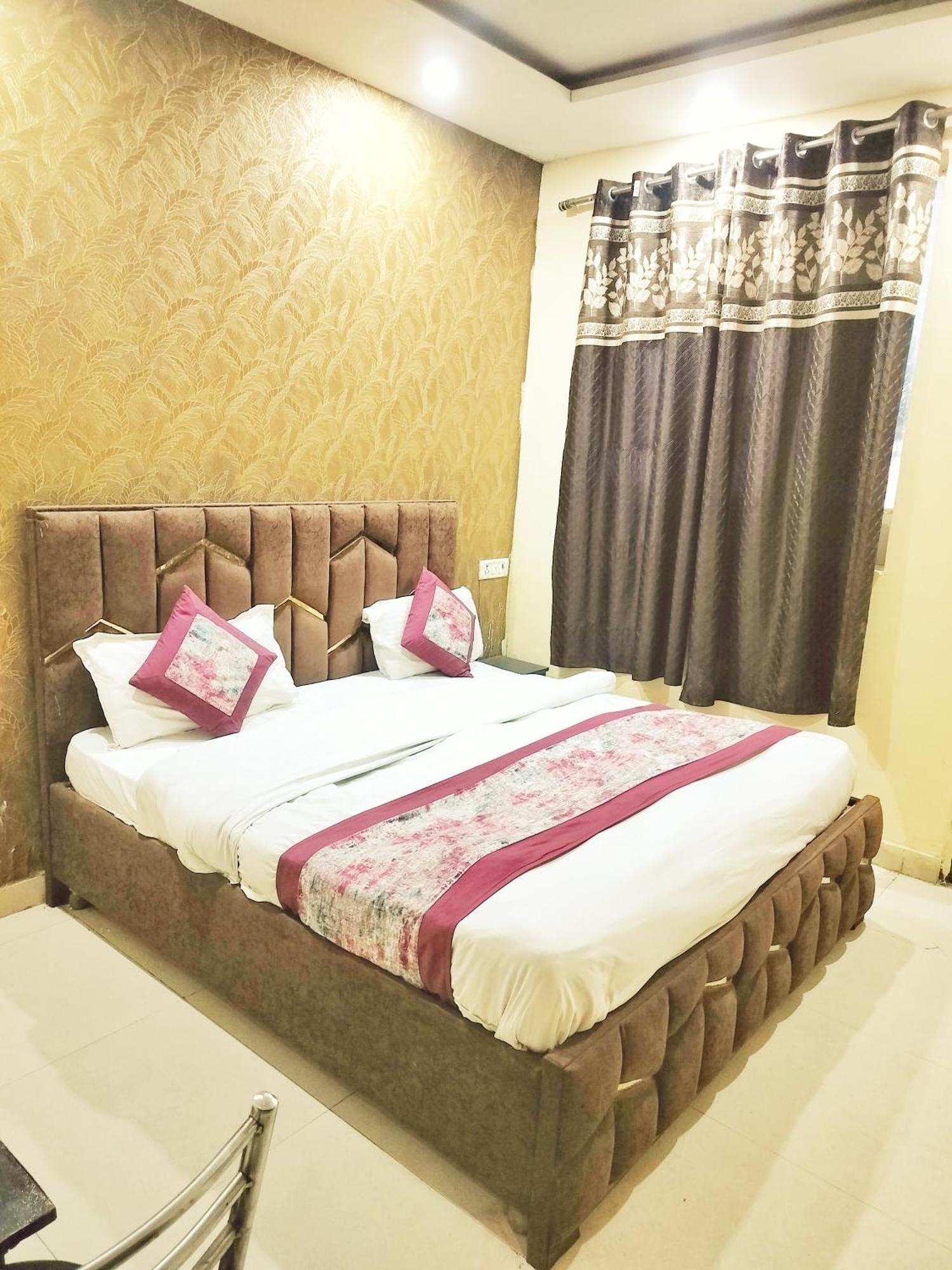 Hotel Green Snapper'100 M From Delhi University Near Isbt Kashmiri Gate นิวเดลี ภายนอก รูปภาพ