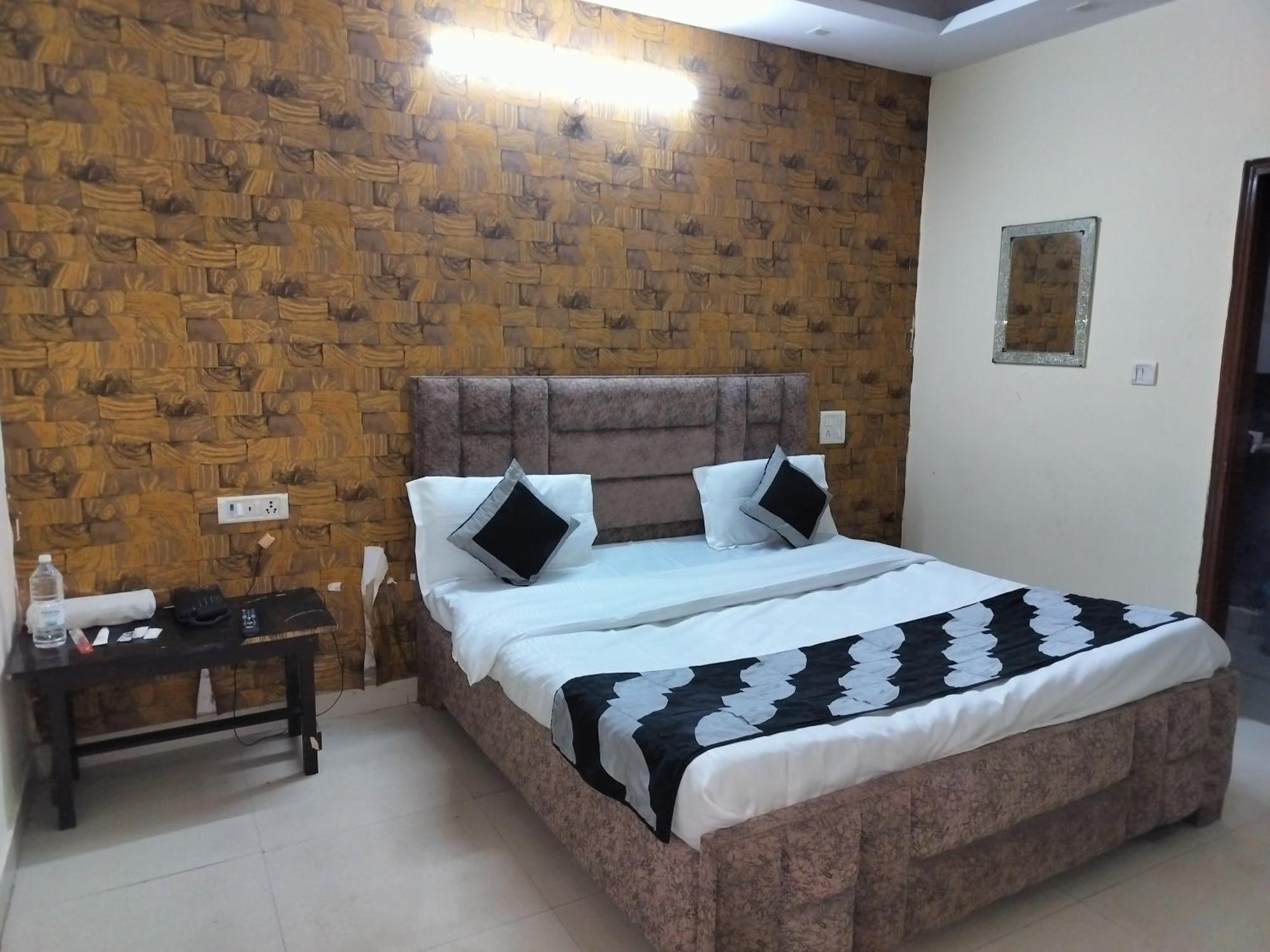 Hotel Green Snapper'100 M From Delhi University Near Isbt Kashmiri Gate นิวเดลี ภายนอก รูปภาพ