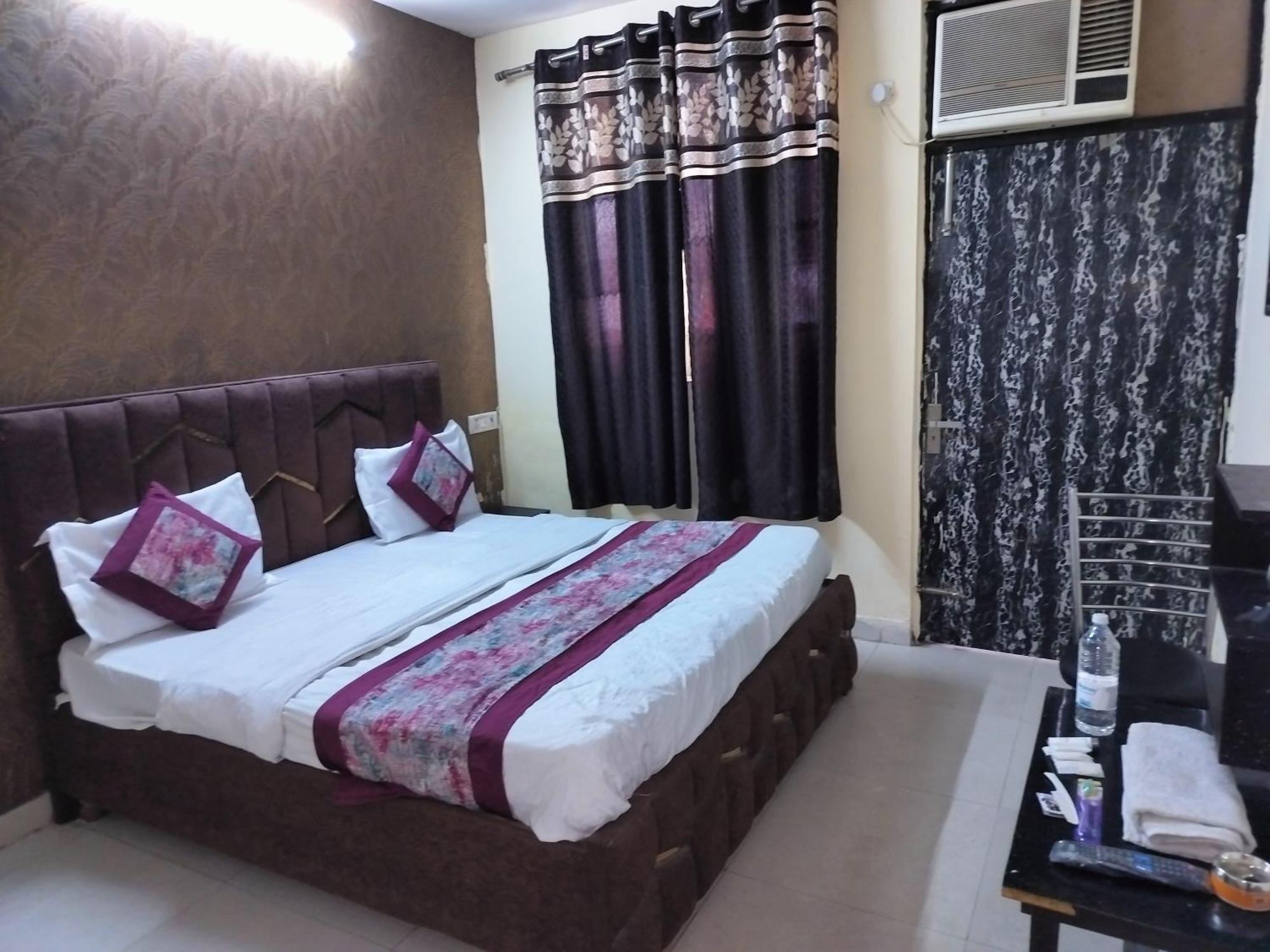 Hotel Green Snapper'100 M From Delhi University Near Isbt Kashmiri Gate นิวเดลี ภายนอก รูปภาพ